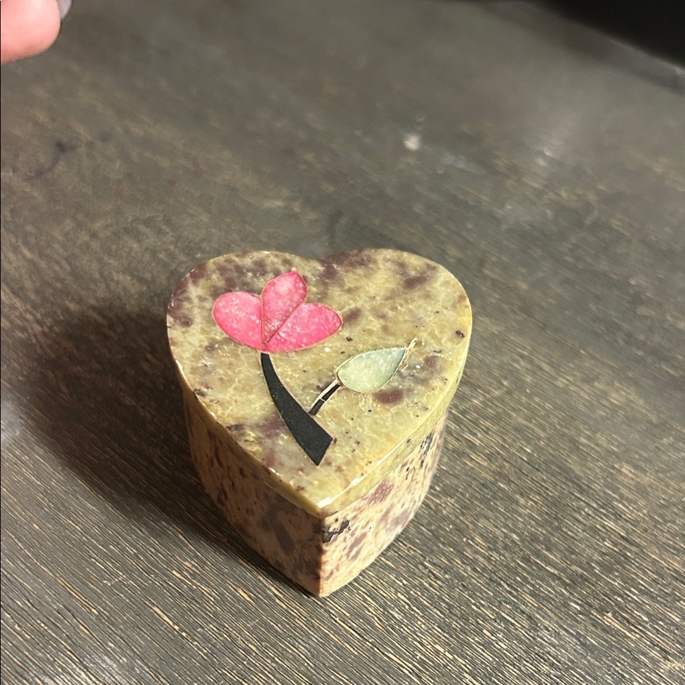 Vintage Soapstone Heart Trinket Box: Mother of Pearl Floral Inlay‎